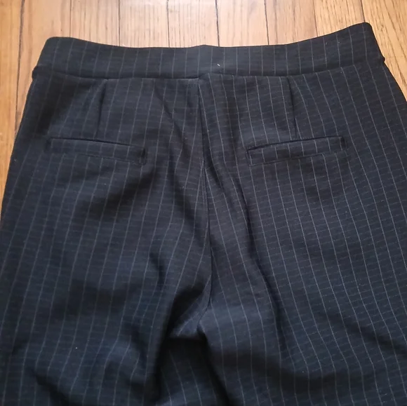 Kay Unger NY - Women's Black, Striped Pull On Skinny Stretch Pants. Size Medium - Picture 8 of 9